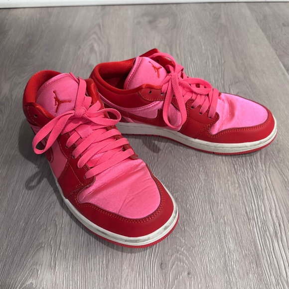 Air Jordan 1 Nike Sneakers - Picture 1 of 4